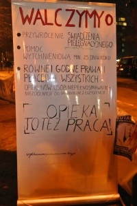 Warszawa - kolejna pikieta opiekun&oacute;w os&oacute;b niepełnosprawnych
