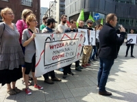 Warszawa: pikieta "Chcemy więcej zarabiać"