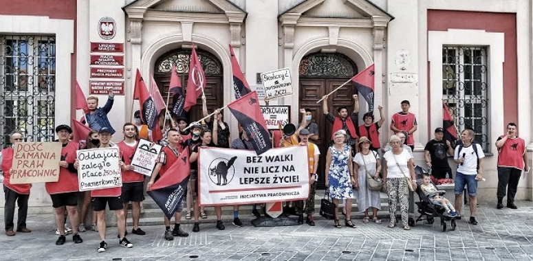 Jedna z demonstracji przed Urzędem Miasta Poznania w obronie portierek