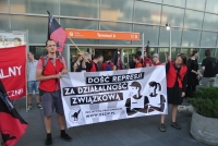 Pikieta na lotnisku Chopina w obronie zwolnionej pracownicy
